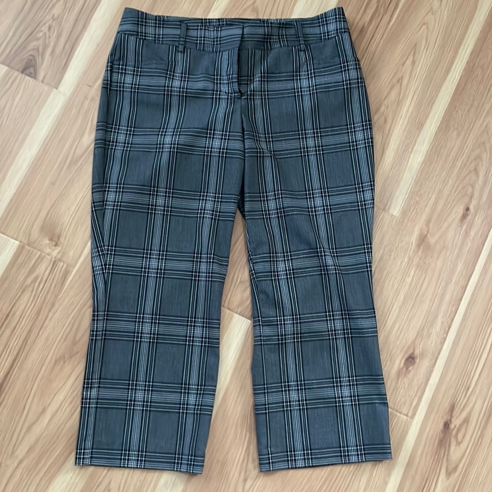 Express Design Studio Capris